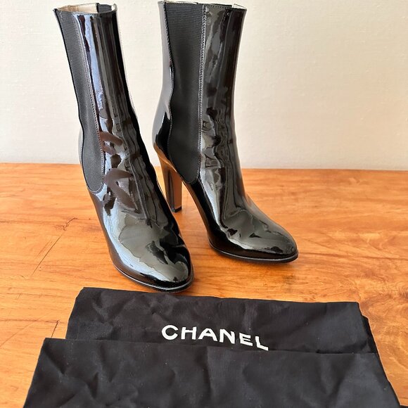 CHANEL PATENT LEATHER BOOTS SIZE 40.5 - Picture 1 of 5
